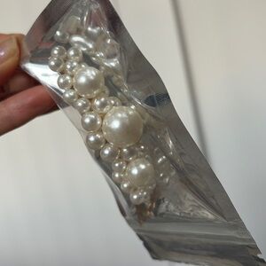 Faux pearl-embellished hair clip Pearl Large Flower Hair Clip